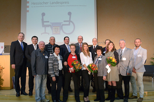 Die Preisträger des Hessischen Landespreises 2016 - Rechtsanwalt Dr. Ingo Friedrich, Globus SB-Markt Limburg, RS Components - mit Staatsminister Stefan Grüttner, dem Landrat des Landkreises Offenbach, Oliver Quilling, und Boris Berner, Vorstand ProArbeit. (Foto: HMSI)