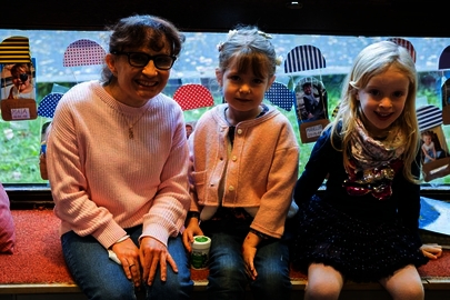 Marianne Marks mag die Kinder – und die Kinder mögen sie. Marianne Marks mit zwei Kindern