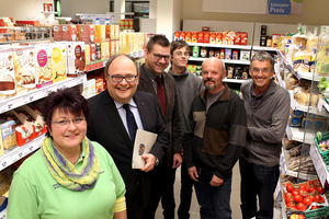 LWV-Landesdirektor Uwe Brückmann im neuen Laden in Frankershausen (Foto: Constanze Wüstefeld)